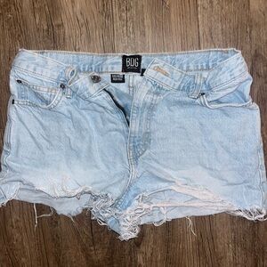 Urban outfitters BDG Size 29 Girlfriend high rise light wash Jean shorts